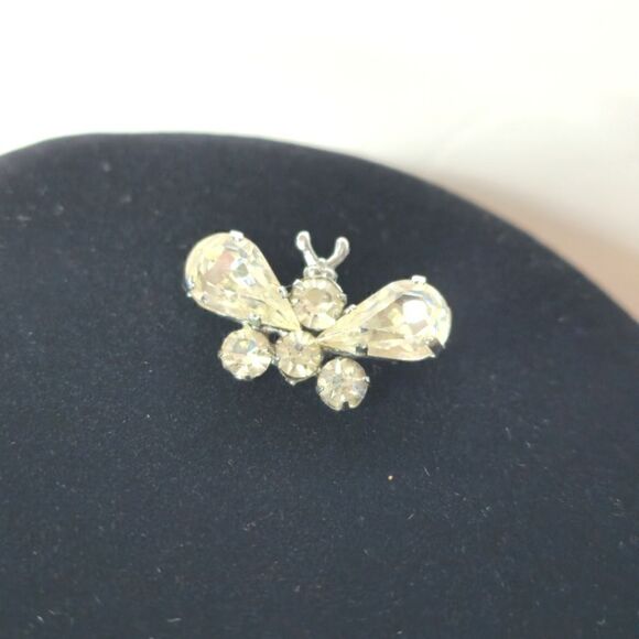 Vintage Austrian crystal silver butterfly brooch - Picture 2 of 5